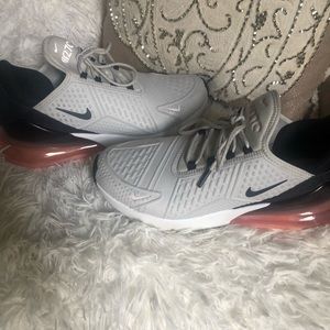 Women’s Nike 27O. Size 11